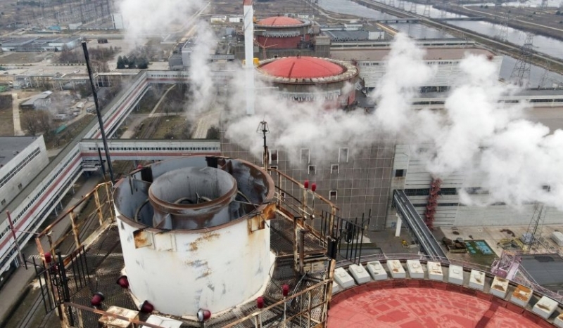 В резултат на руския обстрел в близост до Запорожката АЕЦ