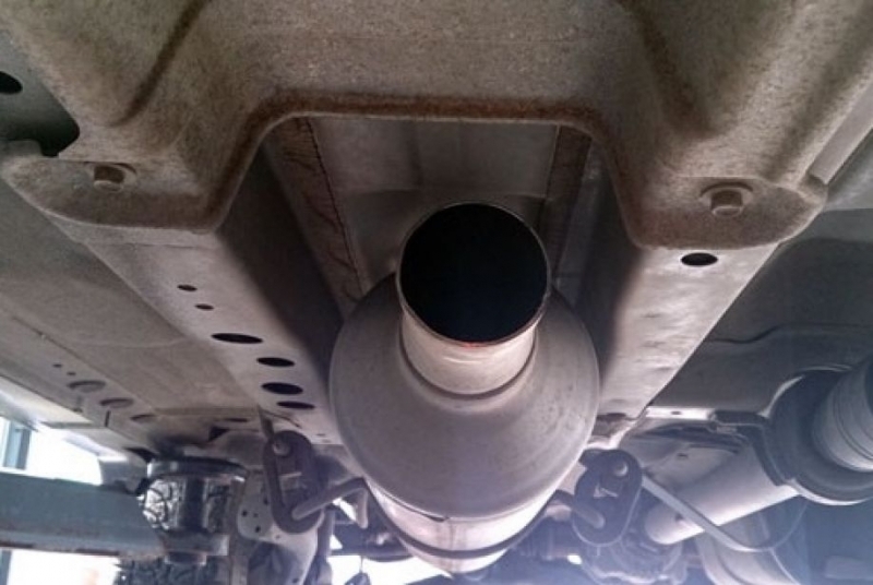 Собственик на кола хвана в крачка апаш в Монтана, опитвал се да плячкоса катализатора му