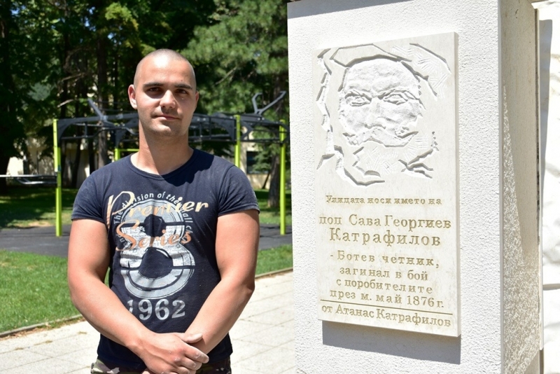 Млад скулптор от Враца изработи нова плоча на Ботевия четник