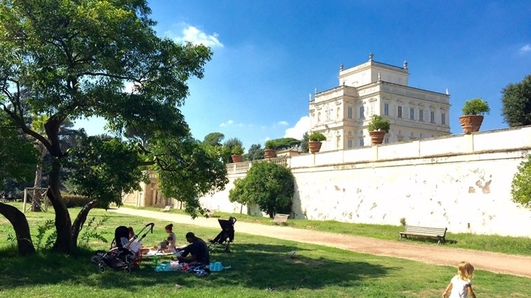 Български гражданин предизвика паника в най големия римски парк Вила Памфили
