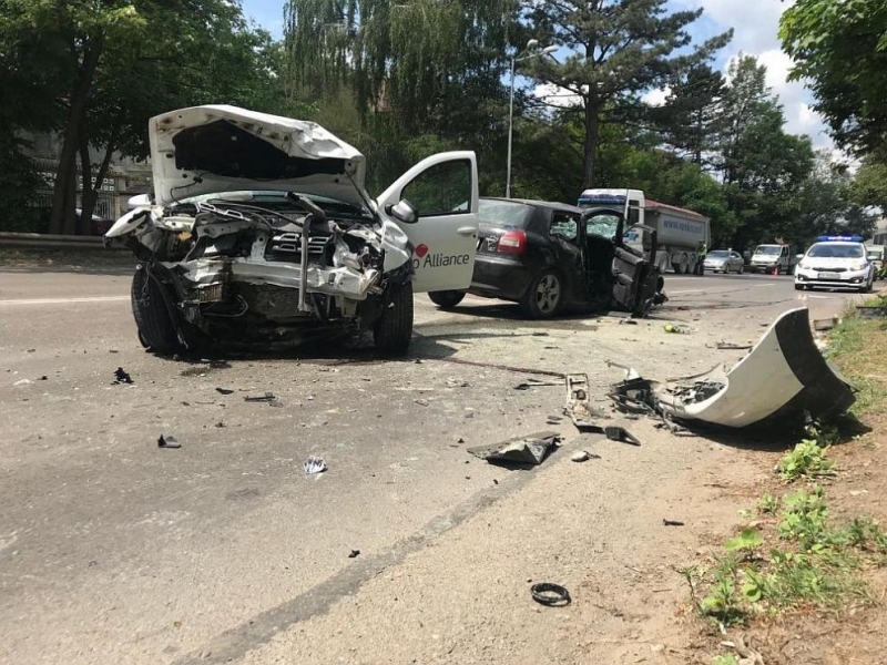 Около 12 15 часа е подаден сигнал за тежко пътнотранспортно произшествие