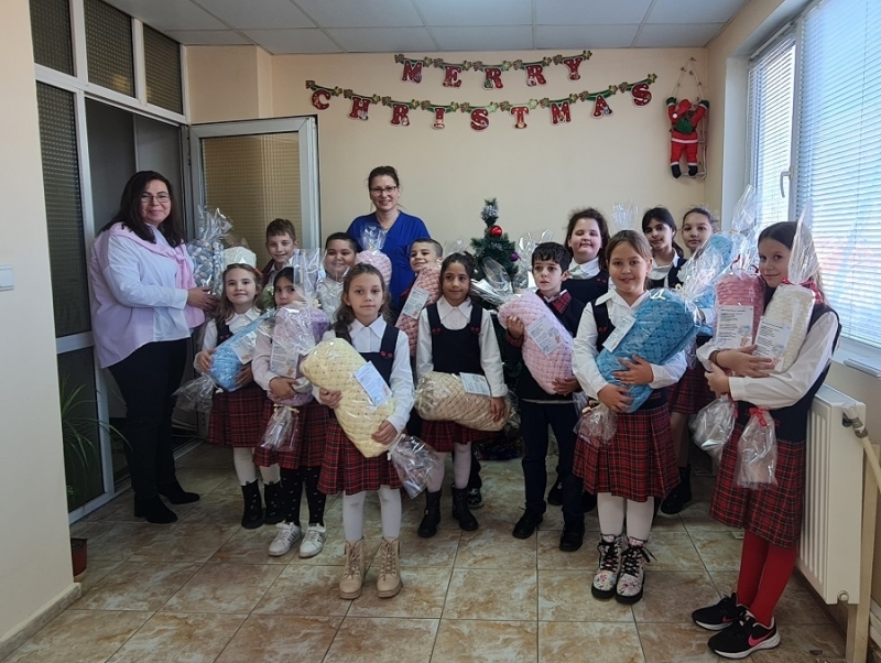 В навечерието на коледните и новогодишните празници учениците от втори