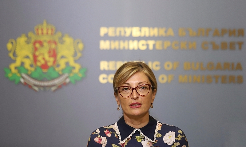 "Политико" нарича номинираната Захариева "мишената" и посочва пет уязвими номинации за еврокомисари