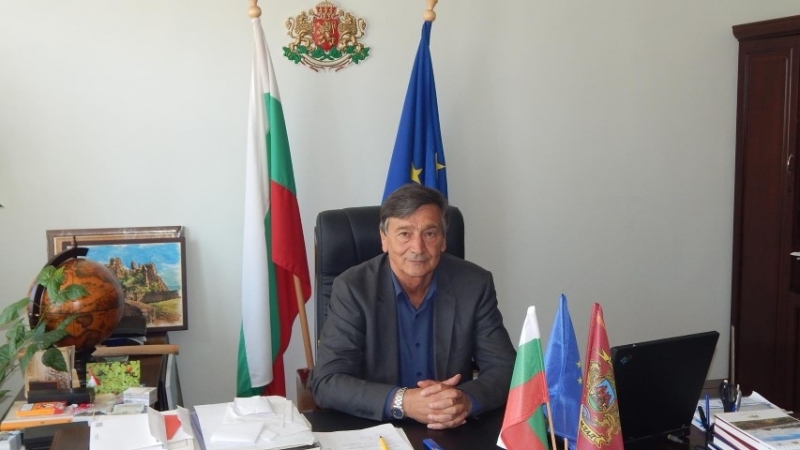 Общински съветници от Белоградчик поискаха оставката на кмета Борис Николов научи