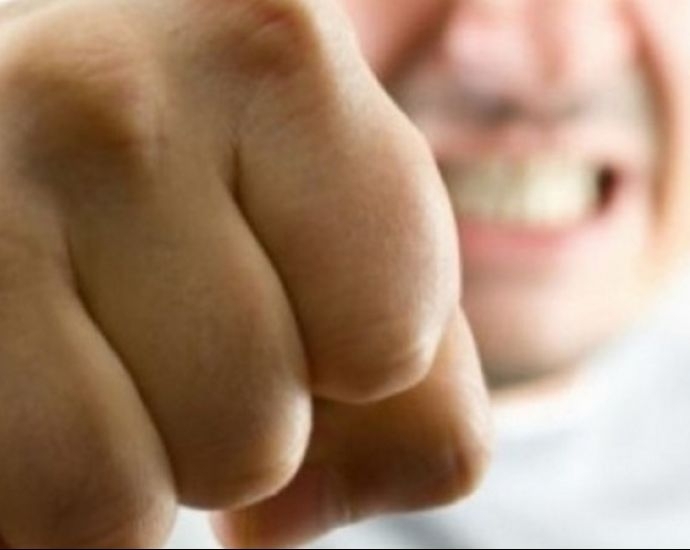 Непълнолетно момче е настанено в болница с опасност за живота