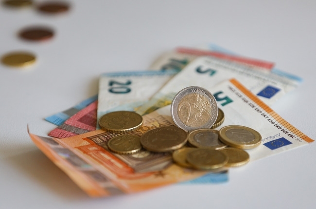 Курсът на еврото днес остава под прага от 1 08 долара