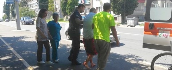 Хората от близката спирка са го видели точно в момента