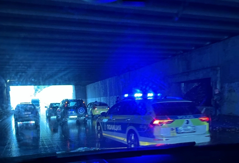 Две коли катастрофираха в подлеза при автогарата във Враца видя