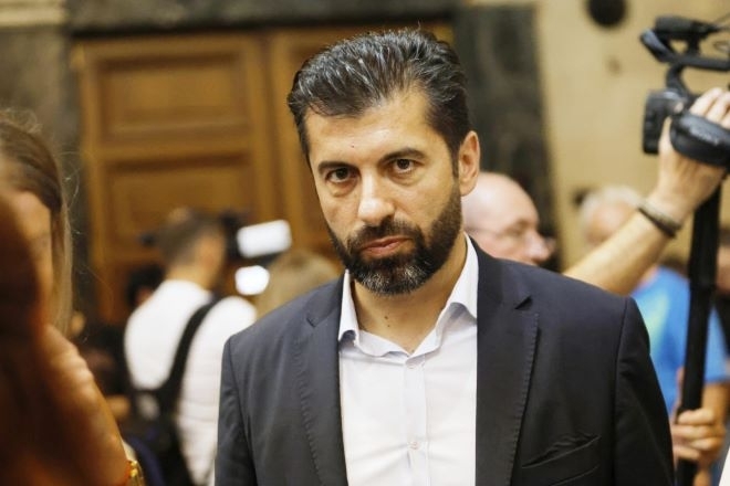 Кирил Петков с остра критика срещу Слави Трифонов: Всеки мъж струва, колкото му тежи думата