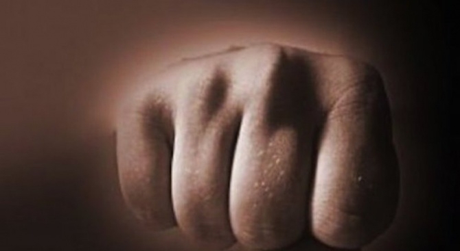 Двама мъже са пострадали при сбиване в зала за хазартни