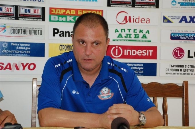 Бившият треньор на Кариана Ерден и Монтана Атанас Джамбазки започна