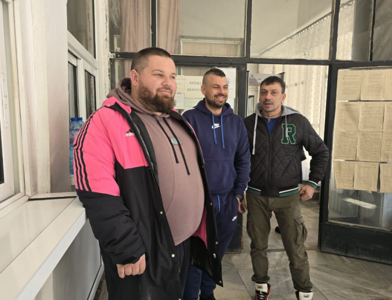 За пример! Вижте 3-мата мъже, спасили жената при грабежа в Монтана /снимки/
