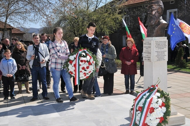 Българи и унгарци отбелязаха заедно в Чипровци вчера годишнината от