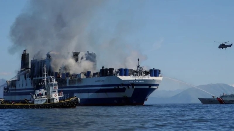 Осем са откритите жертви досега след пожара на ферибота "Юрофери