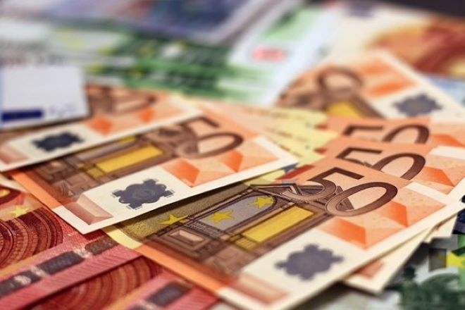 Курсът на еврото днес остава под прага от 1.08 долара,