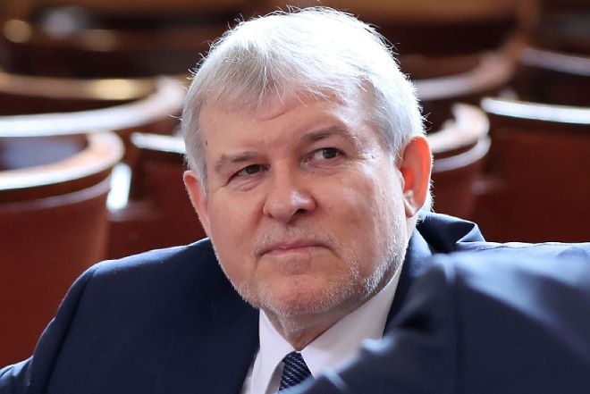 Това което принуди правителството и мнозинството да критикуват Лукойл и