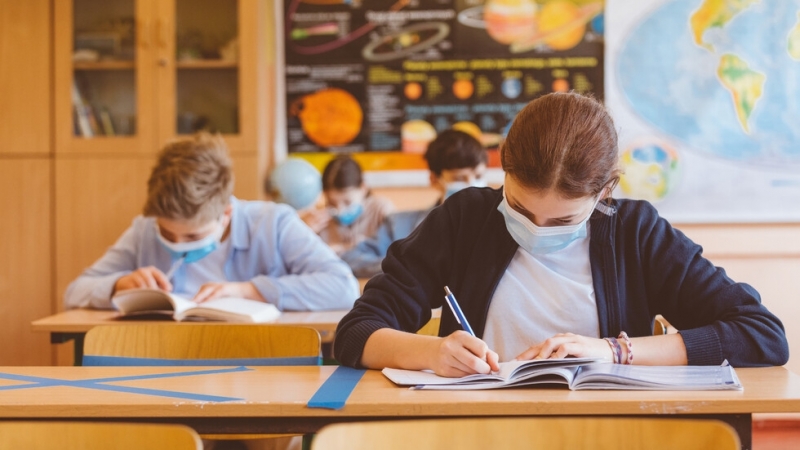 Взехме решение да направим носенето на маски в класните стаи