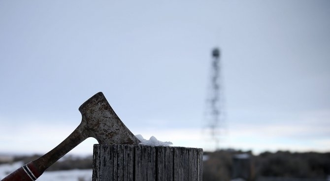 Най малко седем души пострадаха след като ученик вилня с брадва