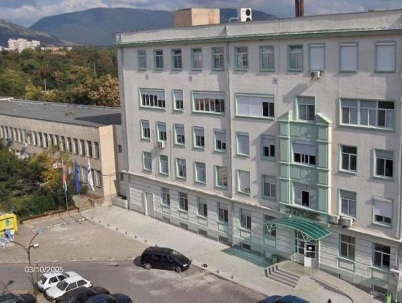 Болницата в Сливен преустановява приема на пациенти с COVID 19 Причината