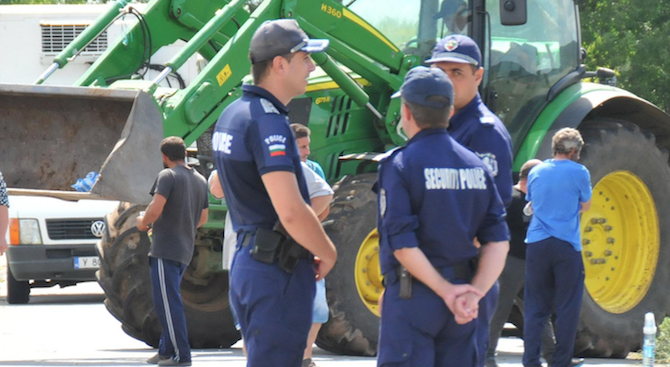 Близо 1000 полицаи от цялата страна са командировани на българското