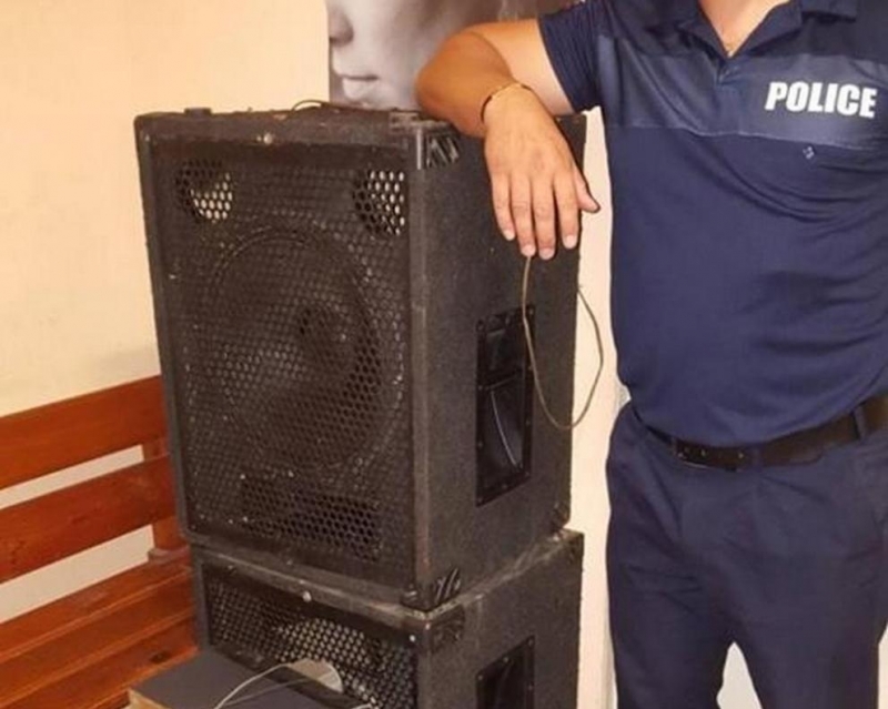 Ченгета иззеха озвучителната уредба и тонколоните на купонджия от Вършец