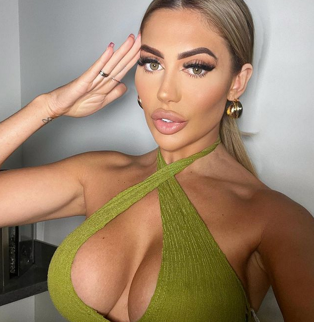 Риалити звездата Клои Фери знае как да пали пожари след