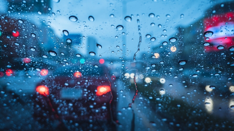 Опустошените от пожари райони в Австралия се борят с ново