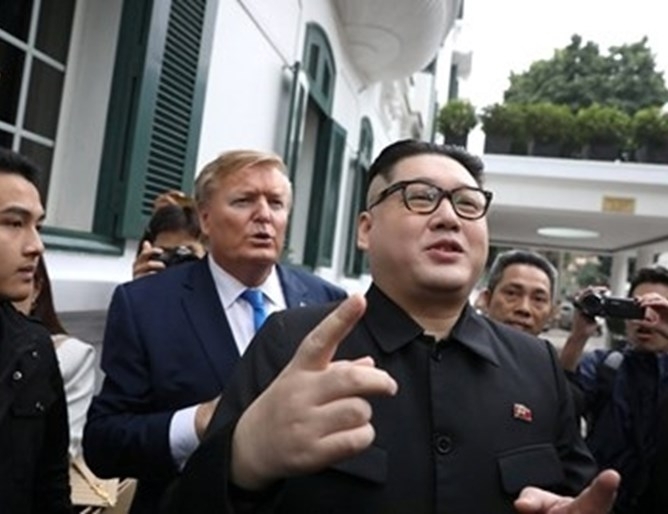 Двойниците на лидерите на САЩ и Северна Корея Доналд Тръмп