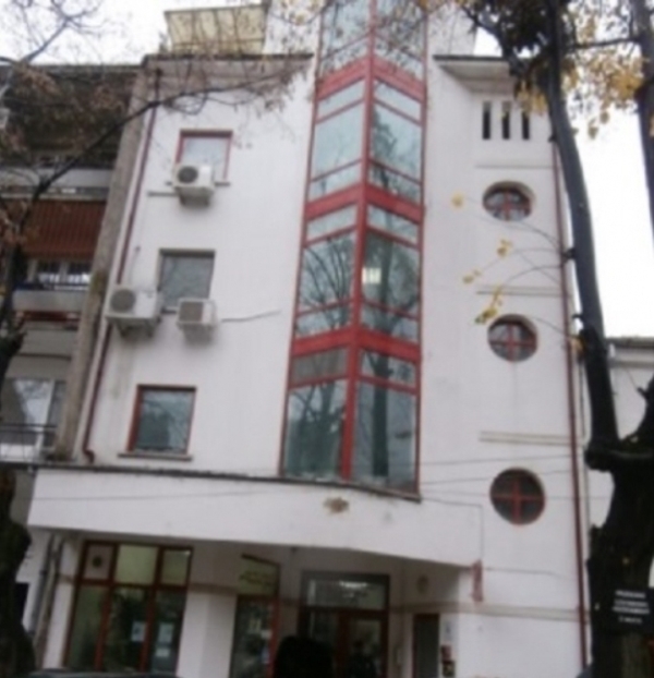 Частен съдебен изпълнител обяви на търг огромен Център за здраве