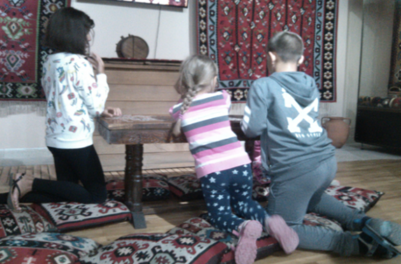 Деца от Чипровци от няколко месеца са част от Приказката