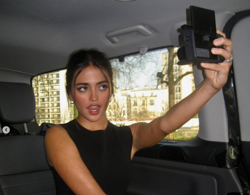 Пилот залюби актриса, омайва баба и́ /снимки/