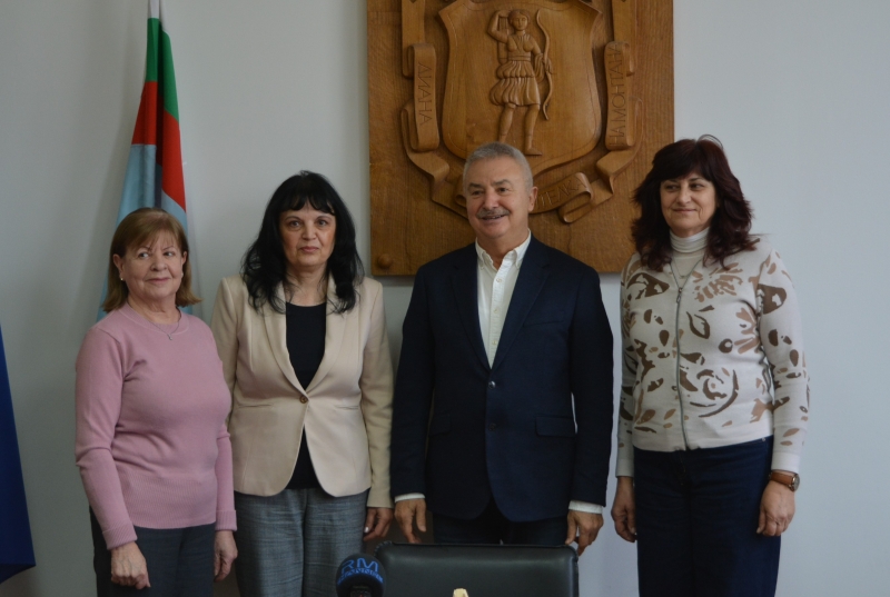 Нов колективен трудов договор в сферата на  образованието на община