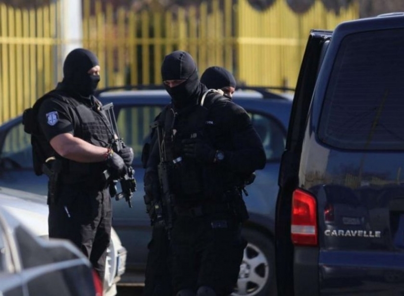 Задържаният служител на ГДБОП е изнасял информация за разследвания в