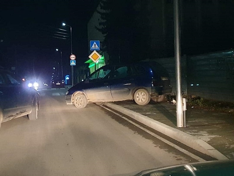 Поредният случай на нагло паркиране потресе жителите на Бяла Слатина