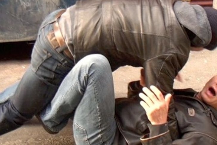 Мъж удари с тухла опонент след сбиване в Плевенско съобщиха