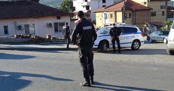 Ударни проверки: В Крива бара почерня от полиция и жандармерия