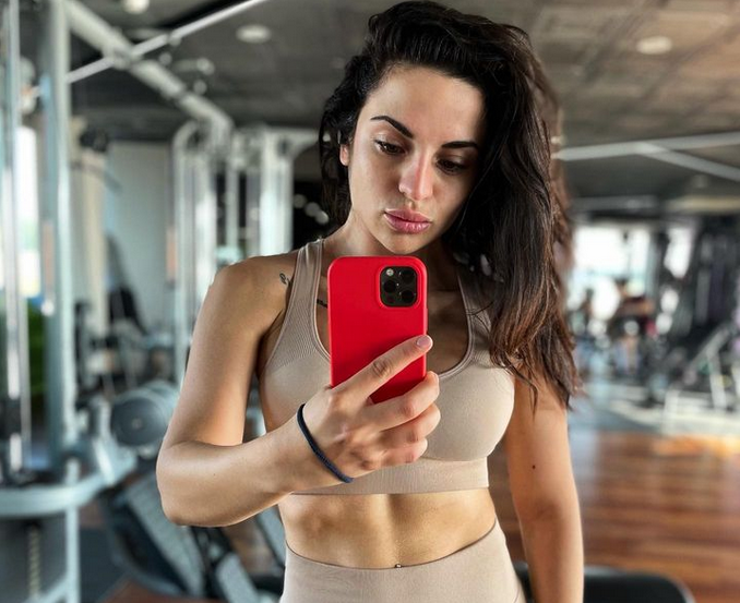 Пълен разврат цари в онлайн Биг брадъра Една от най популярните звезди