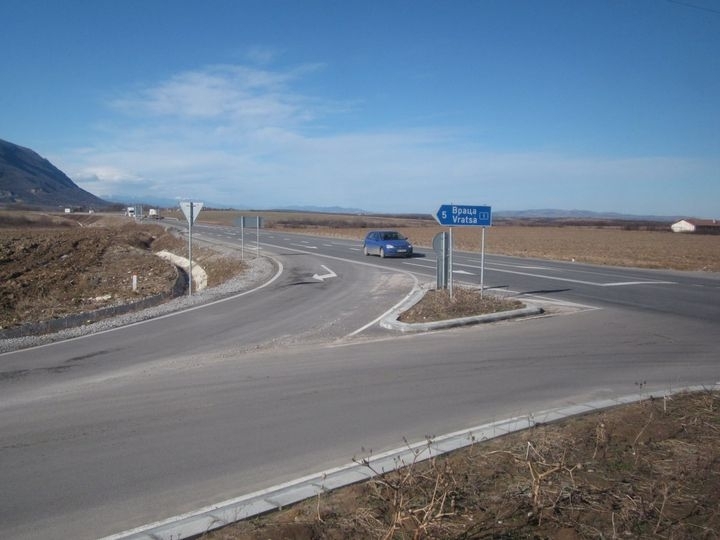 Ограничиха движението по околовръстния път на Враца съобщиха от Агенция Пътна