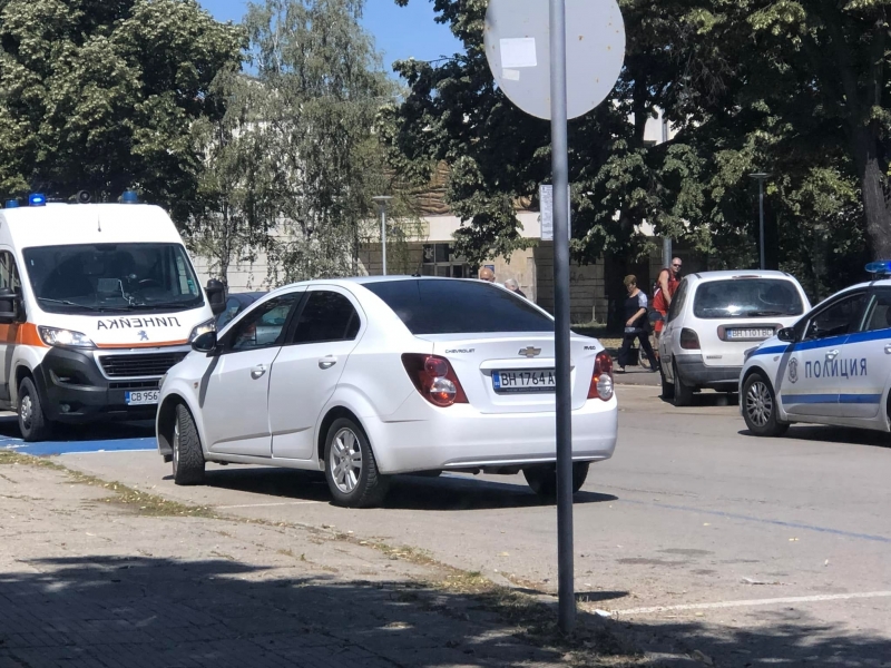 Извънредно! Пометоха жена на пешеходна пътека във Видин, линейка лети към Спешното /снимка/