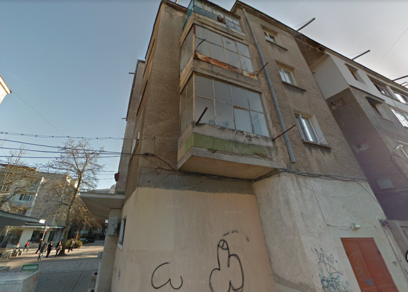 Частен съдебен изпълнител е обявил за публична продан тристаен апартамент