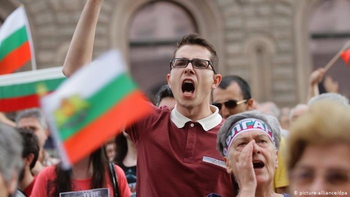 Сътресенията в олигархията тресат и държавата Настъпва хаос Гражданите са