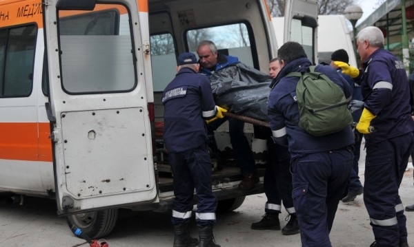 Жена е намушкала смъртоносно съпруга си във врата в семейното