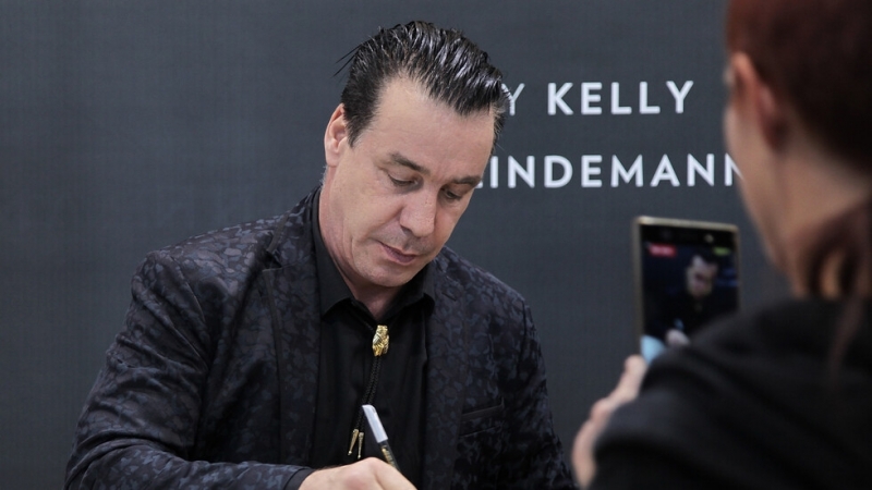 Немският рок музикант и фронтмен на групата Рамщайн е хоспитализиран в