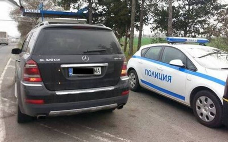 Полицейски служители са хванали дрогиран плевенчанин зад волана на Мерцедес