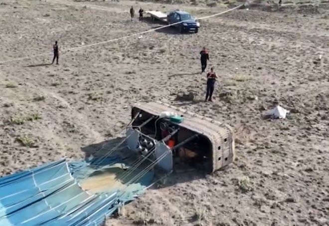 Два туристически балона се разбиха в Турция, пилот загина