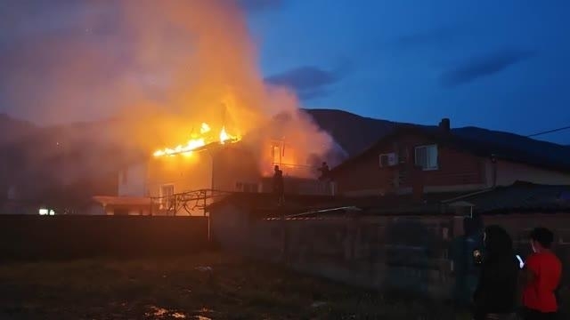 Мълния предизвика пожар в Лом съобщиха от областната дирекция на