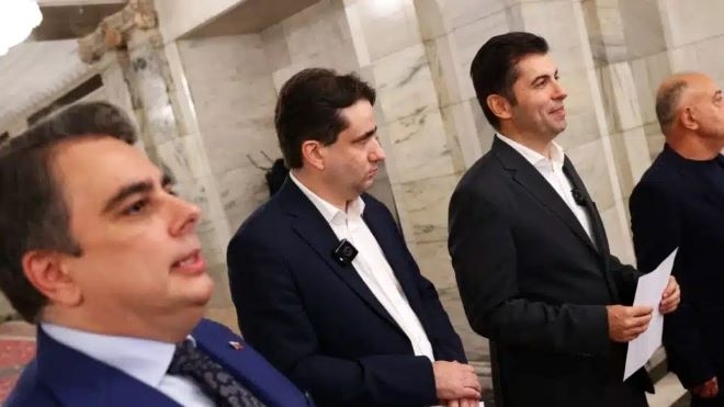 Политолог разкри какво ще се случи с "Продължаваме Промяната“ и "Демократична България“