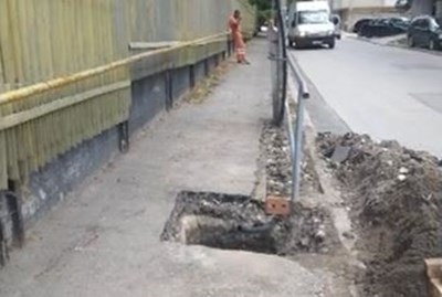 Две незрящи жени пропаднаха в дупка дълбока над метър на