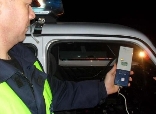 Полицаи спипали почерпен шофьор зад волана във Враца съобщиха от