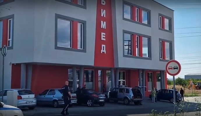 Въоръжен мъж се барикадира в цех в Стара Загора
По първоначална